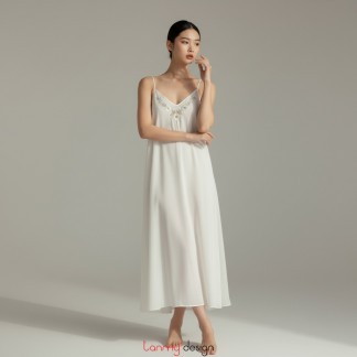 Long silk nightdress with chrysanthemum embroidery